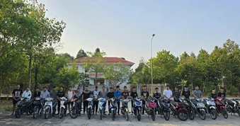Dàn xe lạng lách trên Quốc lộ 50, hàng chục thanh niên bị mời làm việc