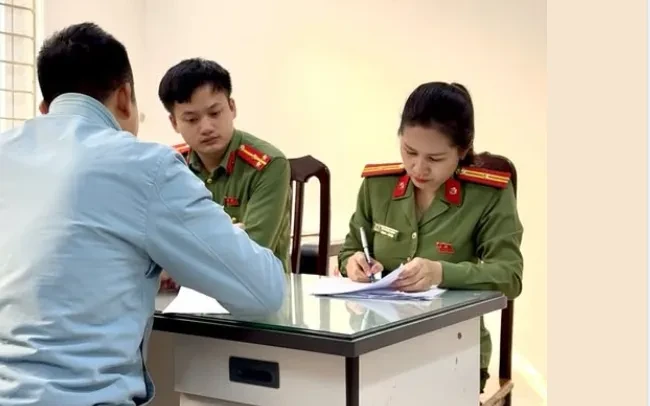 Đăng bình luận xuyên tạc về bầu cử trên mạng xã hội, hai cá nhân bị phạt Đăng bình luận xuyên tạc về bầu cử trên mạng xã hội, hai cá nhân bị phạt