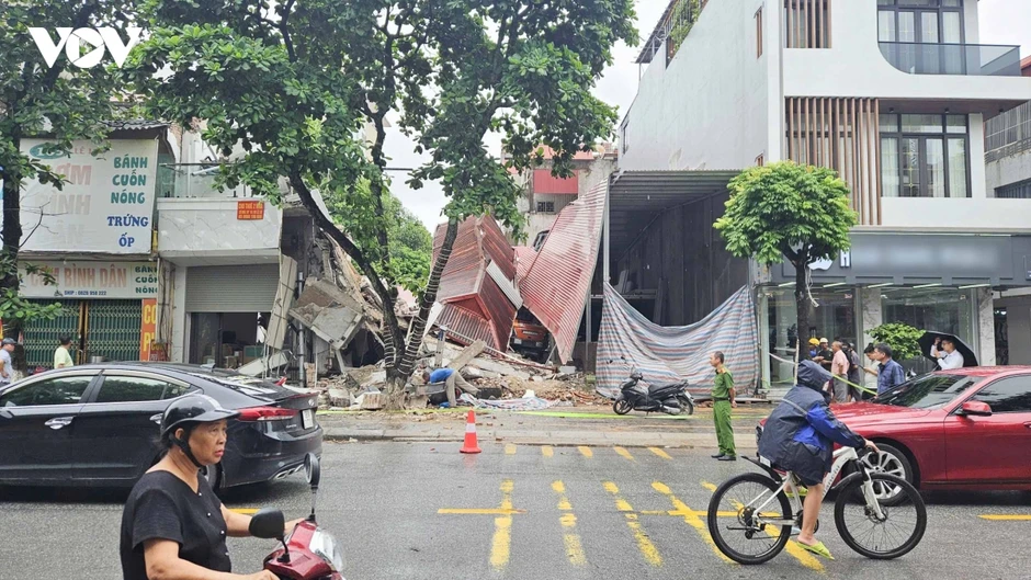Đang cải tạo, 2 căn nhà bất ngờ đổ sập giữa trung tâm phường Bắc Giang Đang cải tạo, 2 căn nhà bất ngờ đổ sập giữa trung tâm phường Bắc Giang