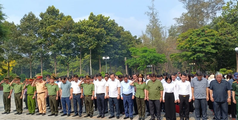 Dâng hương tưởng nhớ, tri ân các Anh hùng - Liệt sĩ tại Tây Ninh Dâng hương tưởng nhớ, tri ân các Anh hùng - Liệt sĩ tại Tây Ninh