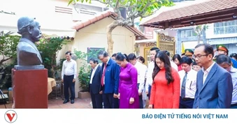 Dâng hương tưởng niệm 100 năm ngày mất của cụ Phan Châu Trinh