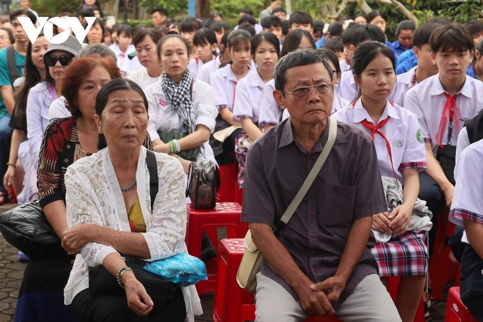 Dâng hương tưởng niệm 58 năm ngày 504 đồng bào Sơn Mỹ bị thảm sát Dâng hương tưởng niệm 58 năm ngày 504 đồng bào Sơn Mỹ bị thảm sát