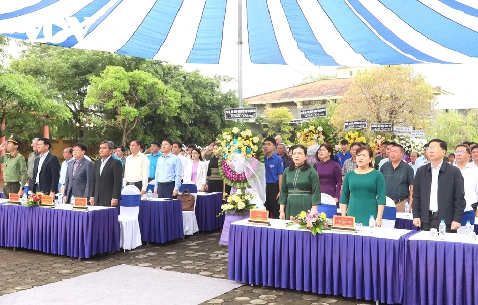 Dâng hương tưởng niệm 58 năm ngày 504 đồng bào Sơn Mỹ bị thảm sát Dâng hương tưởng niệm 58 năm ngày 504 đồng bào Sơn Mỹ bị thảm sát