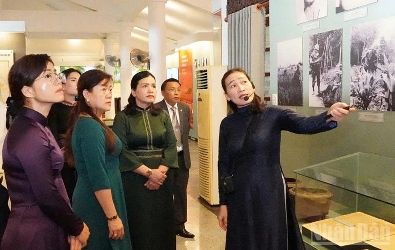 Dâng hương tưởng niệm 58 năm ngày 504 người dân Sơn Mỹ bị thảm sát Dâng hương tưởng niệm 58 năm ngày 504 người dân Sơn Mỹ bị thảm sát