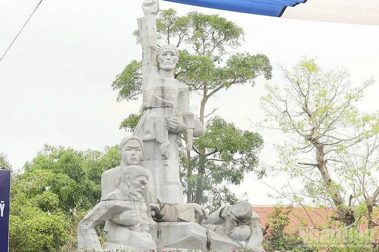 Dâng hương tưởng niệm 58 năm ngày 504 người dân Sơn Mỹ bị thảm sát Dâng hương tưởng niệm 58 năm ngày 504 người dân Sơn Mỹ bị thảm sát