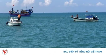 Đang tìm kiếm nạn nhân mất tích trong vụ cháy tàu