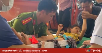 Đang tuần tra, Công an Lào Cai dùng ô tô cá nhân đưa bé trai gãy đùi đi cấp cứu