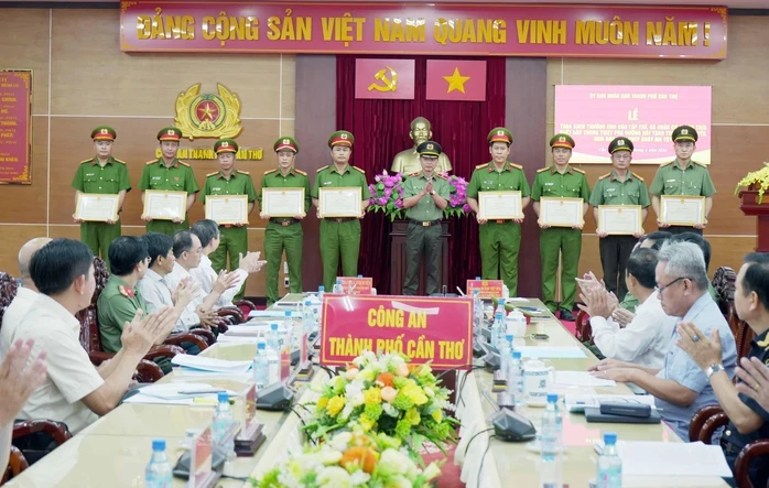 Đánh sập 3 vụ mua bán ma túy từ Campuchia vào Cần Thơ, bắt 38 đối tượng Đánh sập 3 vụ mua bán ma túy từ Campuchia vào Cần Thơ, bắt 38 đối tượng