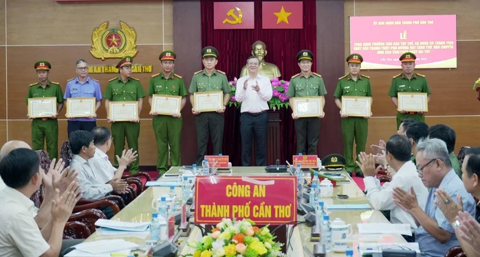 Đánh sập 3 vụ mua bán ma túy từ Campuchia vào Cần Thơ, bắt 38 đối tượng Đánh sập 3 vụ mua bán ma túy từ Campuchia vào Cần Thơ, bắt 38 đối tượng