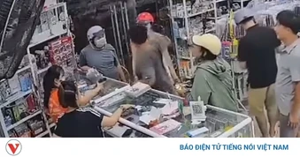 Danh tính người đàn ông xô ngã bé gái, đấm vào mặt người mẹ xôn xao MXH
