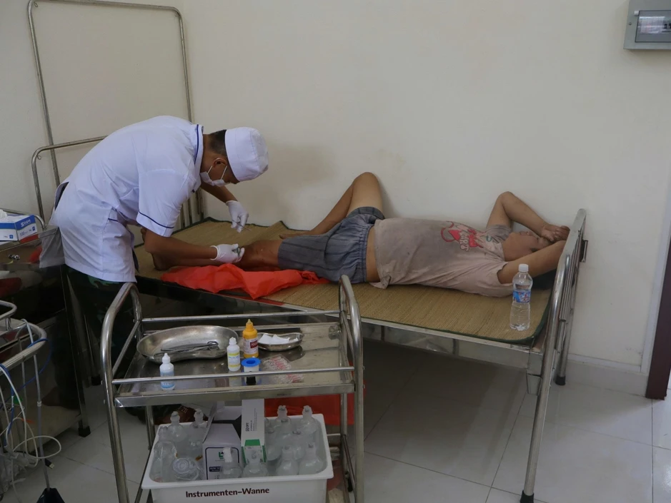 Đảo Đá Tây tiếp nhận, hỗ trợ 33 ngư dân tàu cá Quảng Ngãi gặp nạn Đảo Đá Tây tiếp nhận, hỗ trợ 33 ngư dân tàu cá Quảng Ngãi gặp nạn