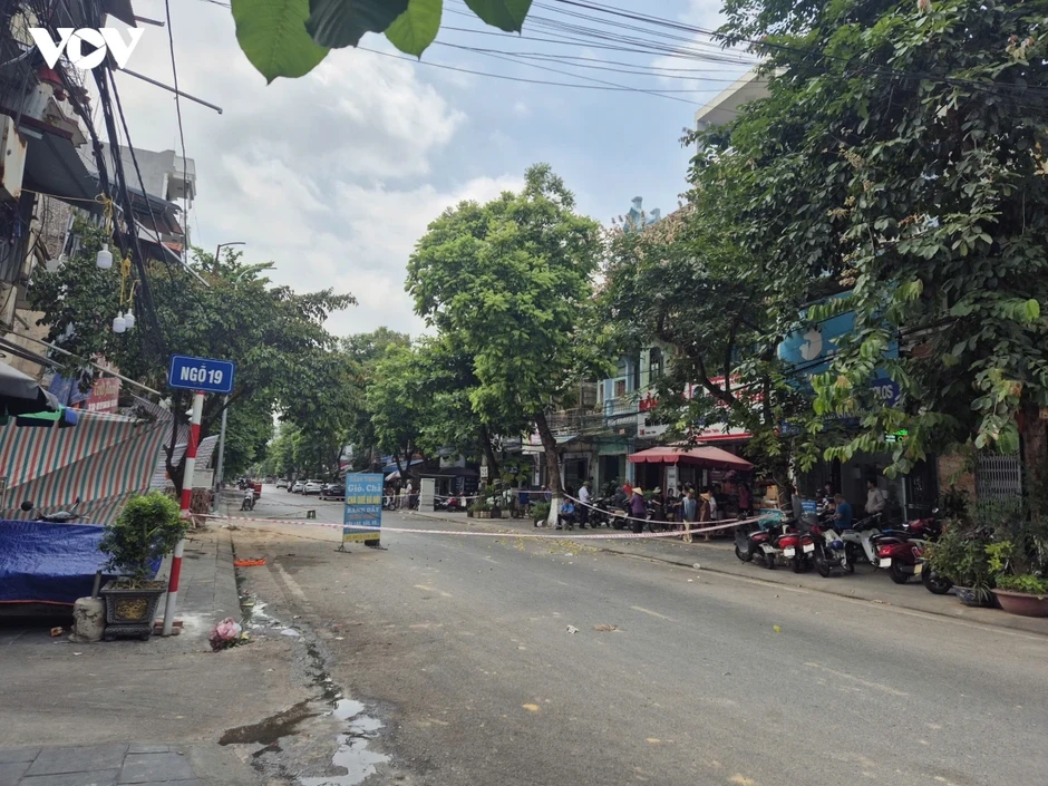 Đào móng công trình khiến nhà hàng xóm nứt gãy, biến dạng Đào móng công trình khiến nhà hàng xóm nứt gãy, biến dạng