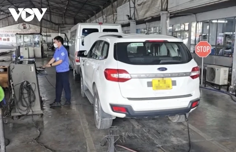 Đạp hết ga khi đăng kiểm: Bất đồng giữa Hiệp hội vận tải và cơ quan đăng kiểm Đạp hết ga khi đăng kiểm: Bất đồng giữa Hiệp hội vận tải và cơ quan đăng kiểm