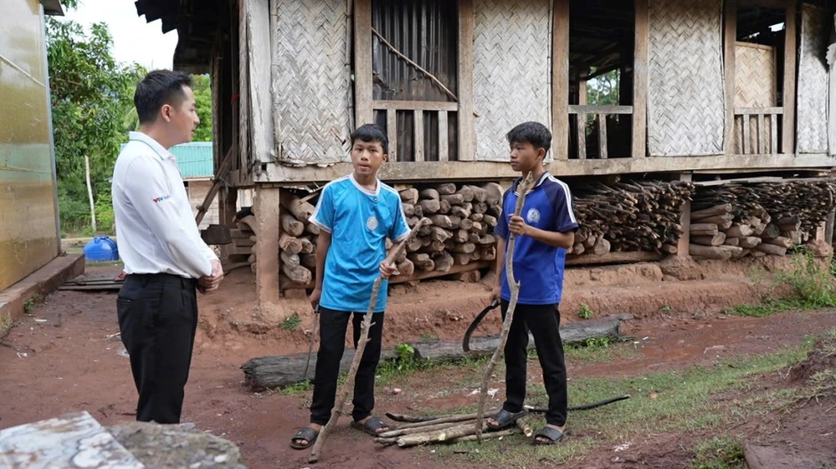 Đất lửa Quảng Trị sau vết bom đạn là những ước mơ xanh đến trường Đất lửa Quảng Trị sau vết bom đạn là những ước mơ xanh đến trường