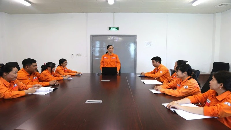 Dấu ấn nữ cán bộ “hai giỏi” Dấu ấn nữ cán bộ “hai giỏi”