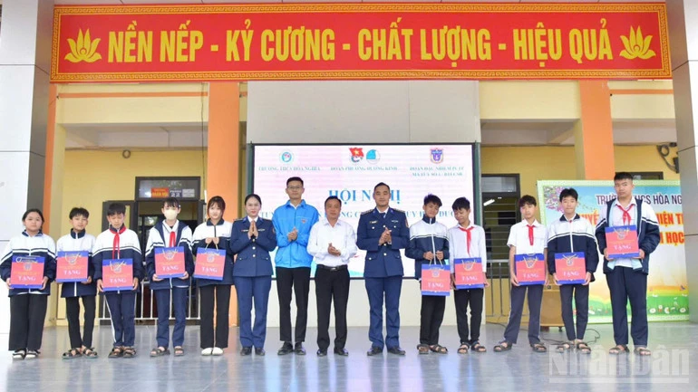 Đâu cần thanh niên có, việc gì khó có thanh niên Đâu cần thanh niên có, việc gì khó có thanh niên