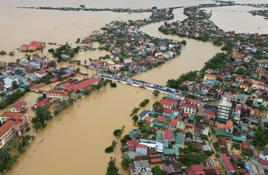 Dấu chân phóng viên trong mùa lũ dữ Dấu chân phóng viên trong mùa lũ dữ