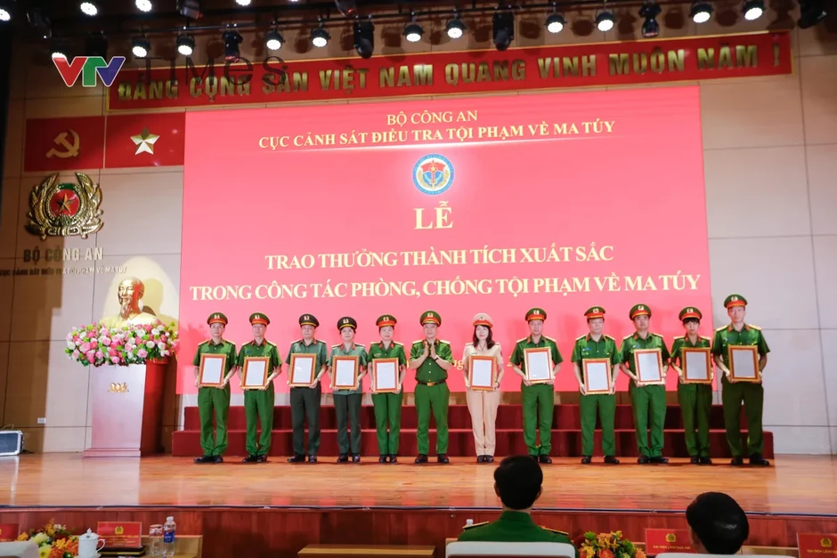 Đấu tranh tội phạm ma túy phải đánh cả đường dây, bắt đối tượng cầm đầu, truy xét tận cùng Đấu tranh tội phạm ma túy phải đánh cả đường dây, bắt đối tượng cầm đầu, truy xét tận cùng
