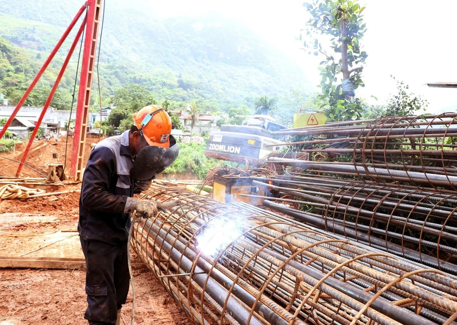 Đẩy nhanh tiến độ các công trình khắc phục, phòng, chống thiên tai trên sông Lô, sông Miện