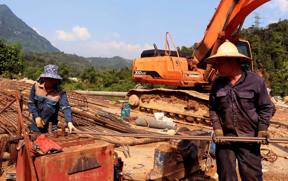 Đẩy nhanh tiến độ các công trình khắc phục, phòng, chống thiên tai trên sông Lô, sông Miện