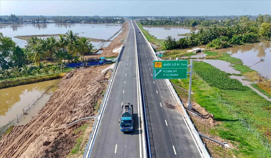 Đẩy nhanh tiến độ đầu tư, hoàn thiện hệ thống đường bộ cao tốc theo quy hoạch