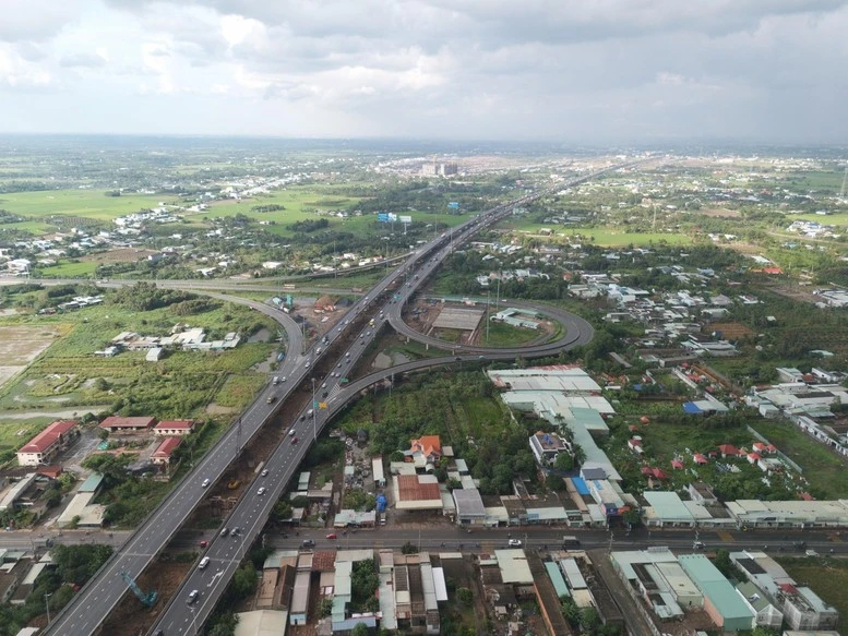 Đẩy nhanh tiến độ, phấn đấu hoàn thành các dự án cao tốc năm 2026 Đẩy nhanh tiến độ, phấn đấu hoàn thành các dự án cao tốc năm 2026