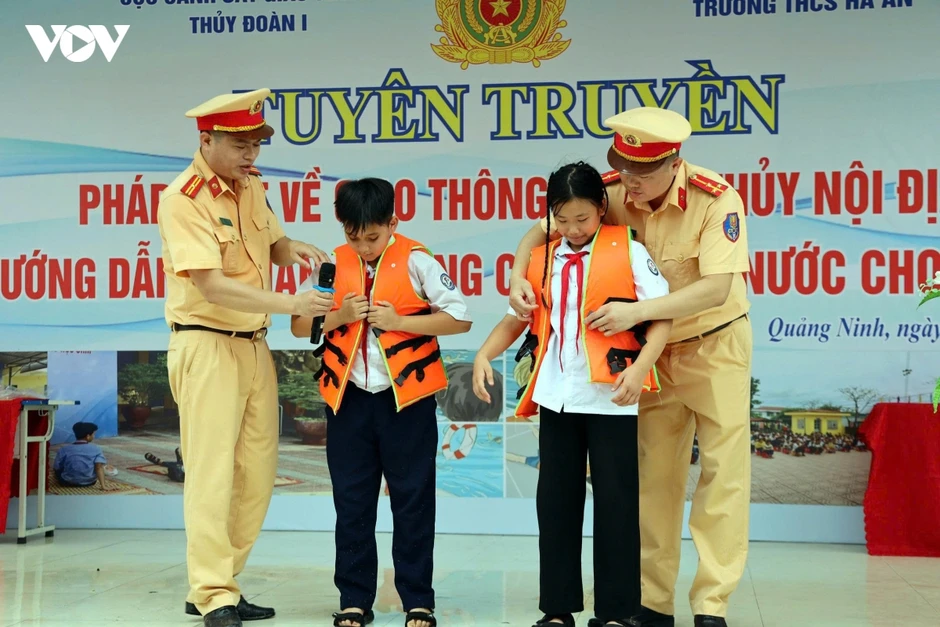 Dạy trẻ kỹ năng tự cứu mình trước nguy cơ đuối nước Dạy trẻ kỹ năng tự cứu mình trước nguy cơ đuối nước