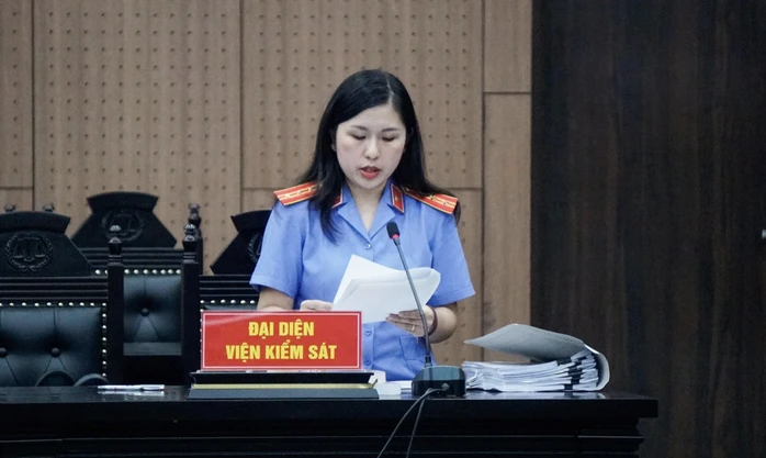 Đề nghị mức án đối với cựu Phó chủ tịch phường "xào ke" xuyên đêm cùng 2 nữ nhân viên Đề nghị mức án đối với cựu Phó chủ tịch phường "xào ke" xuyên đêm cùng 2 nữ nhân viên