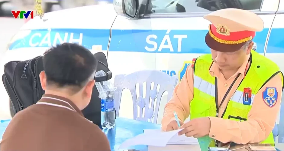 Đề xuất bỏ tạm giữ, tịch thu xe với nhiều lỗi giao thông: Giảm gánh nặng thủ tục cho doanh nghiệp Đề xuất bỏ tạm giữ, tịch thu xe với nhiều lỗi giao thông: Giảm gánh nặng thủ tục cho doanh nghiệp