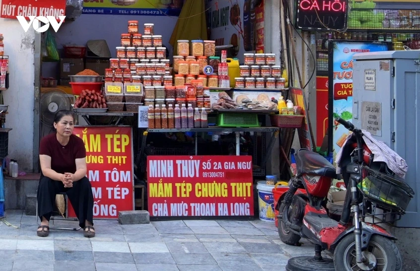 Đề xuất cho thuê vỉa hè Hà Nội: Lo lắng giữa mưu sinh và tái diễn việc lấn chiếm? Đề xuất cho thuê vỉa hè Hà Nội: Lo lắng giữa mưu sinh và tái diễn việc lấn chiếm?