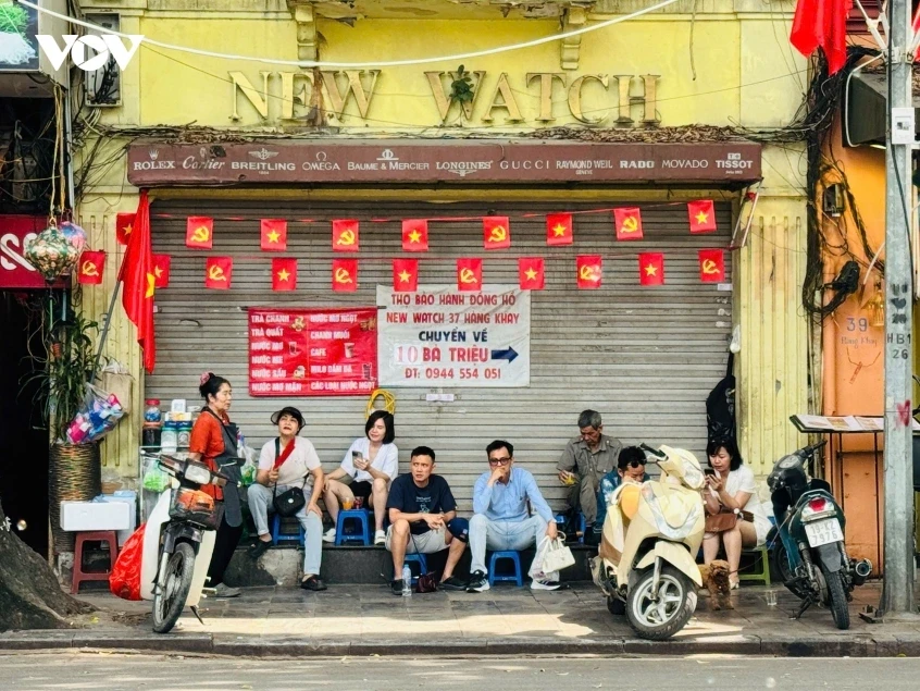 Đề xuất cho thuê vỉa hè Hà Nội: Lo lắng giữa mưu sinh và tái diễn việc lấn chiếm? Đề xuất cho thuê vỉa hè Hà Nội: Lo lắng giữa mưu sinh và tái diễn việc lấn chiếm?