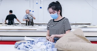 Đề xuất điều chỉnh lương tối thiểu để theo kịp giá xăng, điện, nước