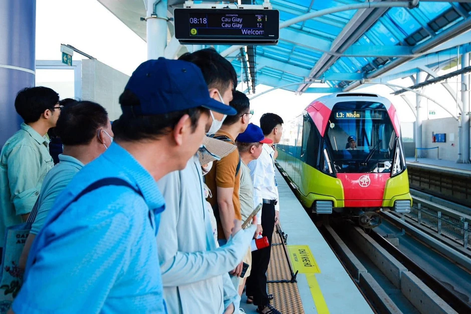 Đề xuất miễn phí vé xe buýt và đường sắt đô thị tại Hà Nội dịp nghỉ lễ 30/4 - 1/5 Đề xuất miễn phí vé xe buýt và đường sắt đô thị tại Hà Nội dịp nghỉ lễ 30/4 - 1/5