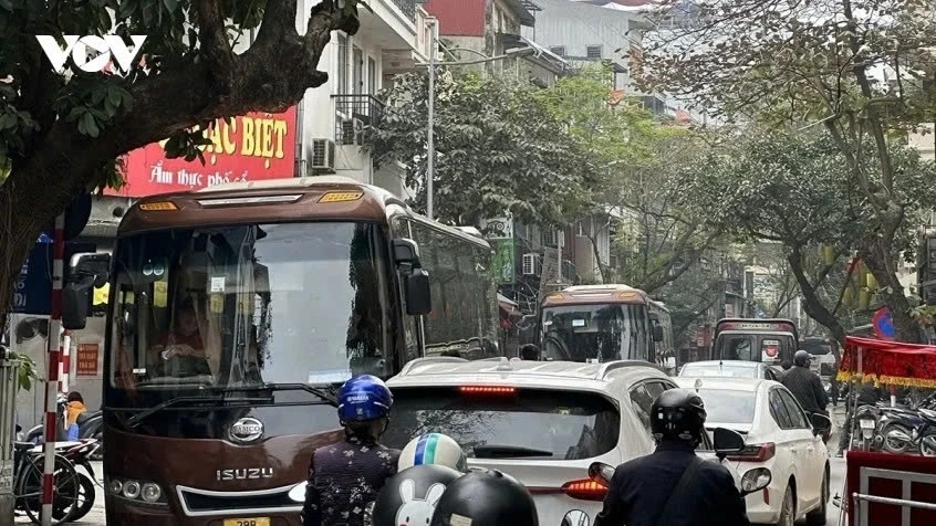 Đề xuất mở rộng hạn chế ô tô trên 16 chỗ trong giờ cao điểm tại Hoàn Kiếm