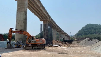 Đề xuất tạm dừng lưu thông ban đêm trên cao tốc Cam Lộ-La Sơn