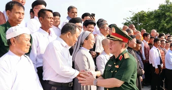 Đề xuất tăng nhiều mức hỗ trợ cho người có uy tín vùng dân tộc thiểu số
