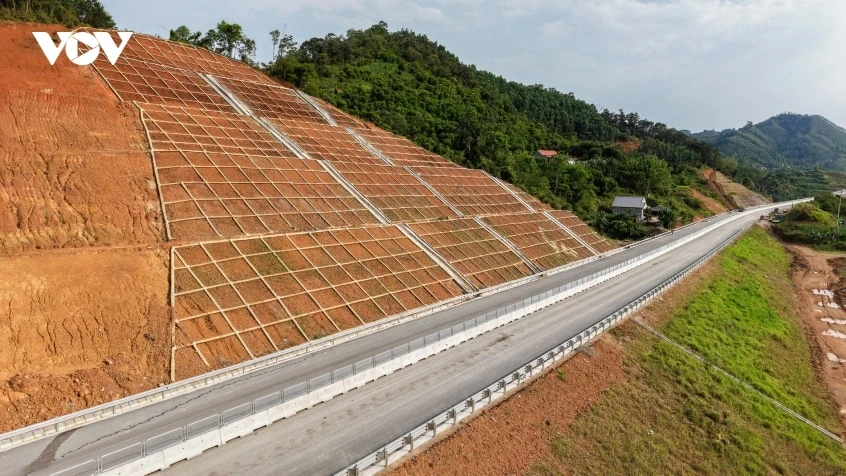 Đề xuất thêm 3 tuyến cao tốc chiến lược hơn 850km kết nối Bắc Bộ và Tây Nguyên Đề xuất thêm 3 tuyến cao tốc chiến lược hơn 850km kết nối Bắc Bộ và Tây Nguyên
