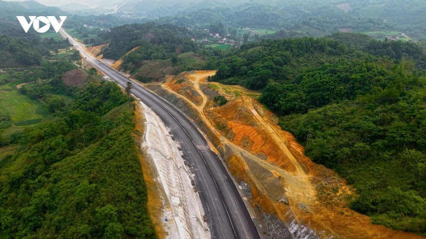 Đề xuất thêm 3 tuyến cao tốc chiến lược hơn 850km kết nối Bắc Bộ và Tây Nguyên Đề xuất thêm 3 tuyến cao tốc chiến lược hơn 850km kết nối Bắc Bộ và Tây Nguyên