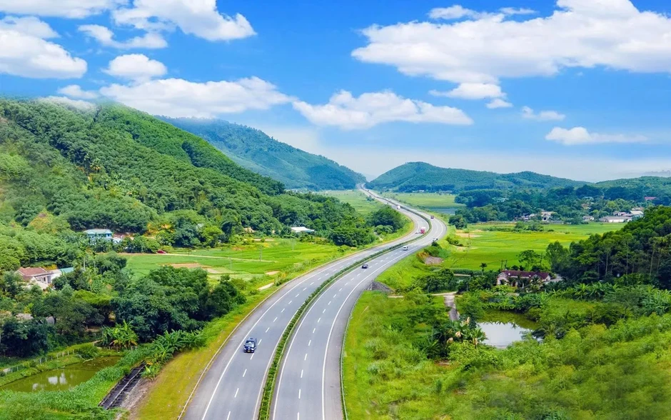 Đề xuất ưu tiên mở rộng các tuyến cao tốc 2 làn xe lên quy mô hoàn chỉnh Đề xuất ưu tiên mở rộng các tuyến cao tốc 2 làn xe lên quy mô hoàn chỉnh