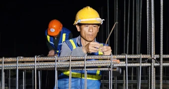 Đêm không ngủ trên các công trình trường học vùng biên
