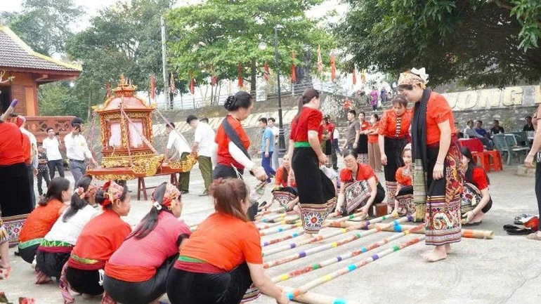 Đền Chín Gian: Linh thiêng hội tụ hồn cốt người Thái miền Tây xứ Nghệ Đền Chín Gian: Linh thiêng hội tụ hồn cốt người Thái miền Tây xứ Nghệ