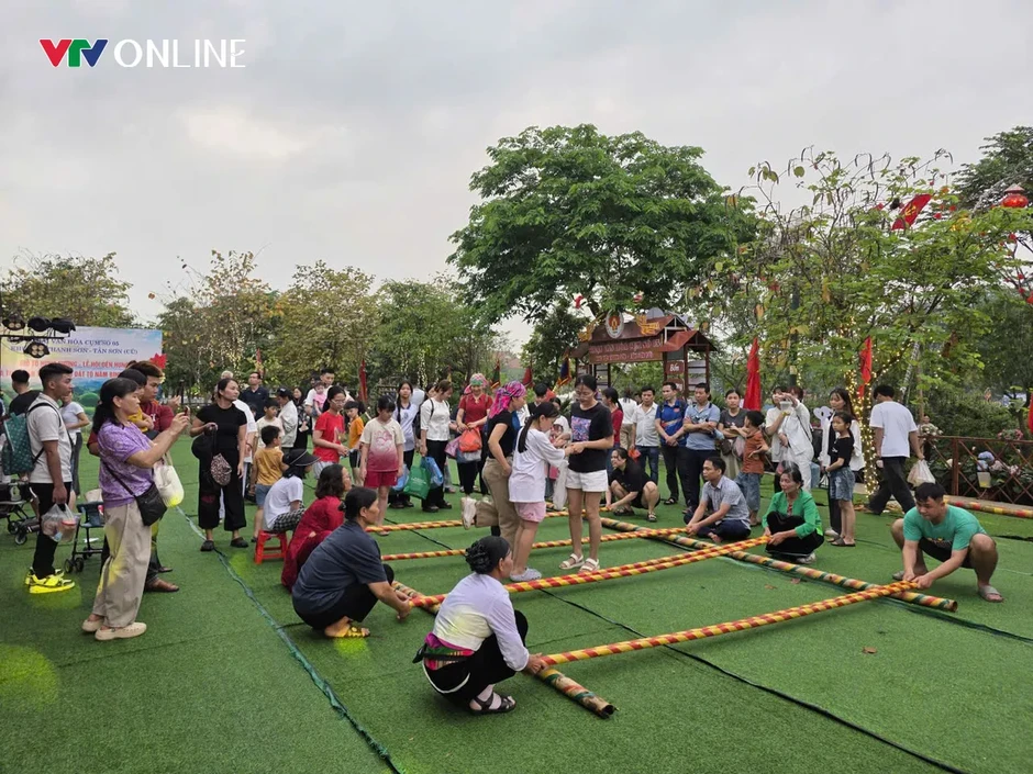 Đền Hùng đón hàng vạn du khách trong 3 ngày đầu Lễ hội Đền Hùng đón hàng vạn du khách trong 3 ngày đầu Lễ hội