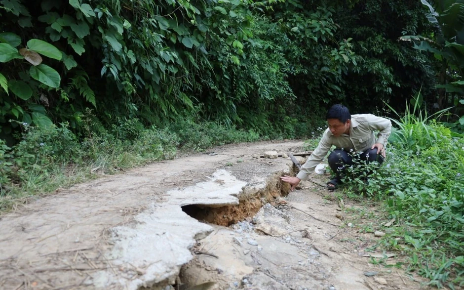 Di dời người dân ra khỏi khu vực xuất hiện sạt lở ở Lạng Sơn Di dời người dân ra khỏi khu vực xuất hiện sạt lở ở Lạng Sơn