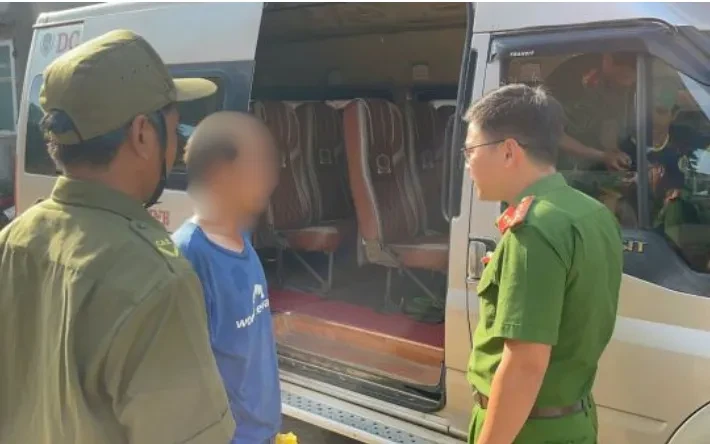 Đi lạc hơn 250km, người đàn ông được công an hỗ trợ trở về nhà an toàn Đi lạc hơn 250km, người đàn ông được công an hỗ trợ trở về nhà an toàn
