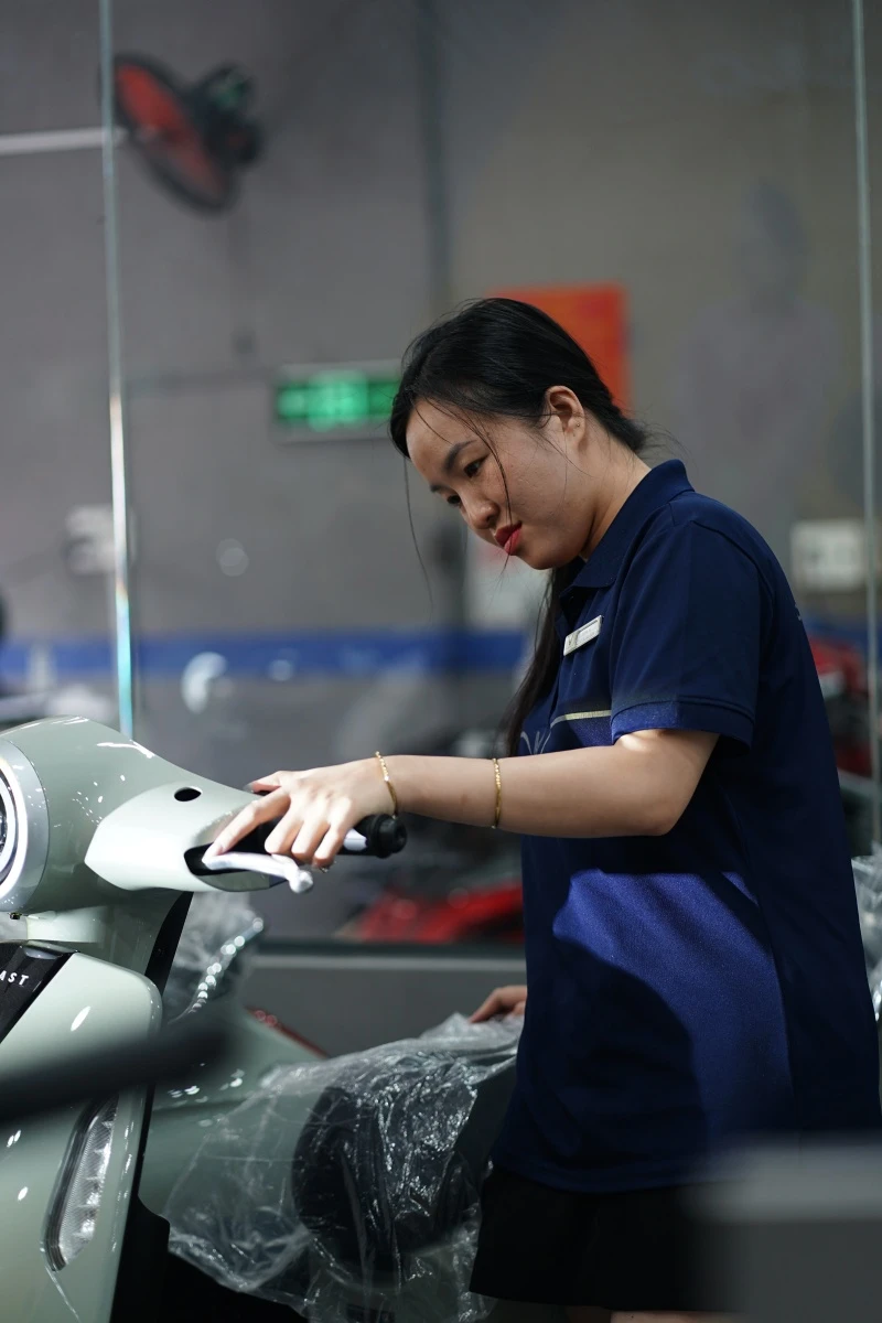 Đi một vòng các cửa hàng xe điện ở TP.HCM: “Hai ngày cuối tuần bán hơn 60 chiếc, khách đến liên tục” Đi một vòng các cửa hàng xe điện ở TP.HCM: “Hai ngày cuối tuần bán hơn 60 chiếc, khách đến liên tục”