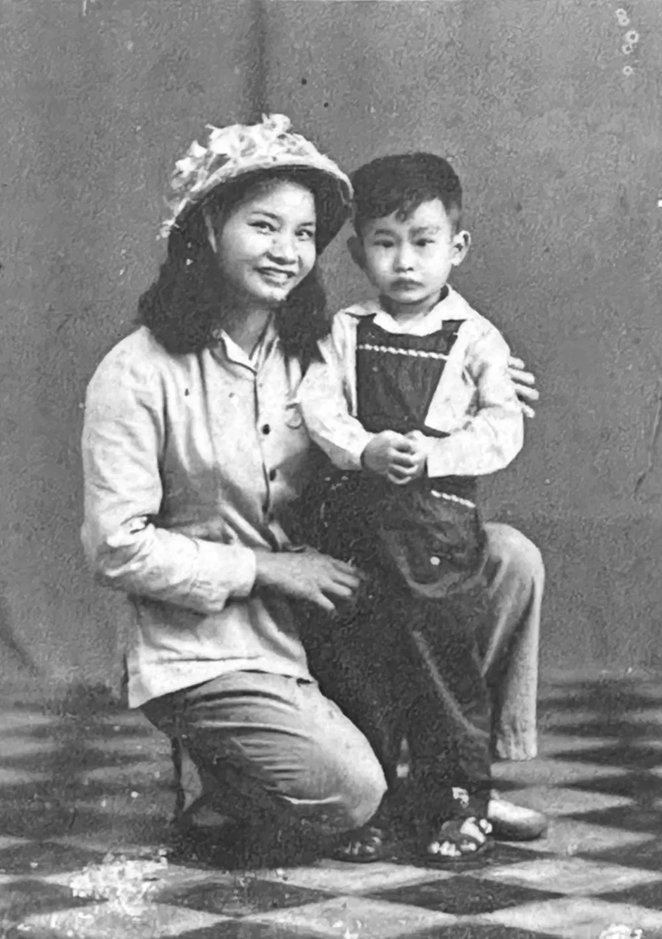 Đi qua chiến tranh bằng tình yêu - Bài 3: Chuyện về cuốn nhật ký viết cho con Đi qua chiến tranh bằng tình yêu - Bài 3: Chuyện về cuốn nhật ký viết cho con