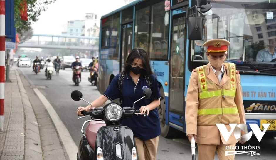 Đi xe điện không đội mũ bảo hiểm, không gắn biển số bị phạt bao nhiêu? Đi xe điện không đội mũ bảo hiểm, không gắn biển số bị phạt bao nhiêu?