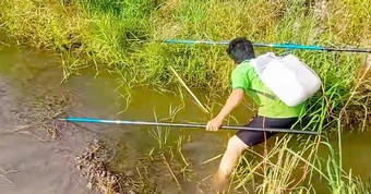 Dí xuyệt điện xuống kênh là cắt luôn đường sống của mình