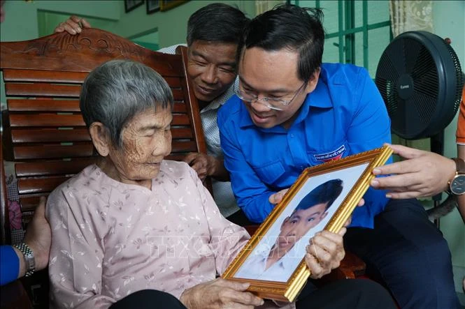 Địa chỉ đỏ gắn kết Mẹ Việt Nam Anh hùng với thế hệ trẻ