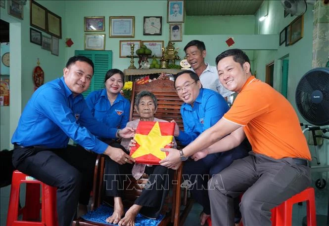 Địa chỉ đỏ gắn kết Mẹ Việt Nam Anh hùng với thế hệ trẻ